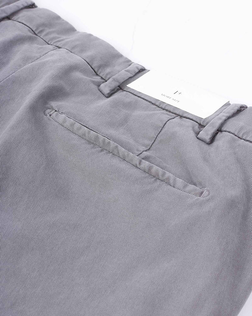 One More Size Chino Grå