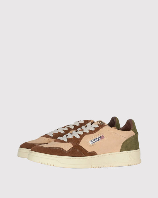 Medalist Low Man Suede Sand