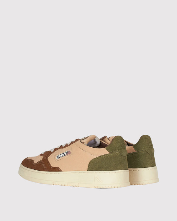 Medalist Low Man Suede Sand