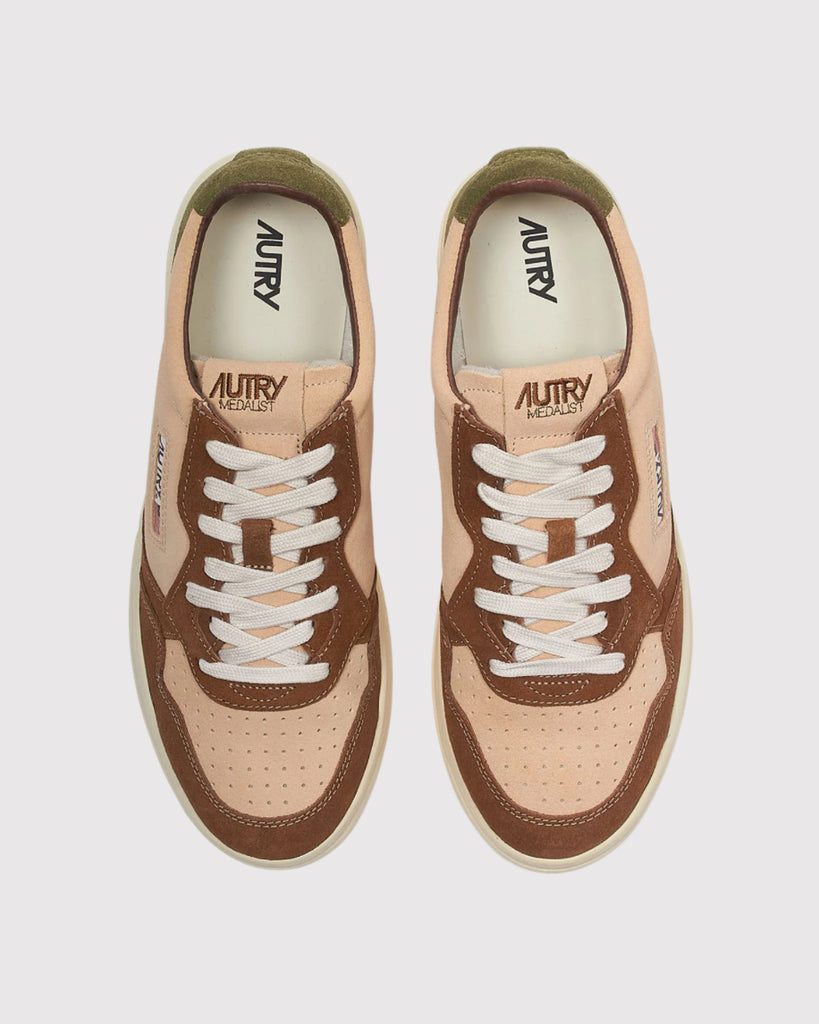 Medalist Low Man Suede Sand