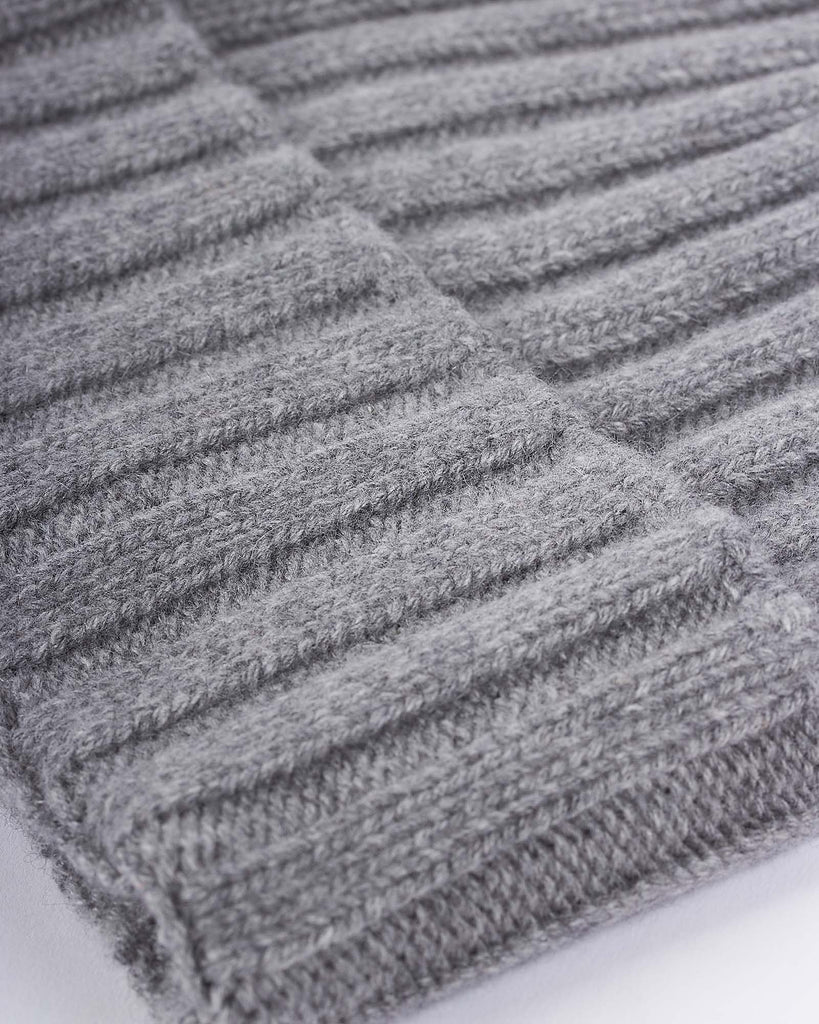 Knitted Hue Grå